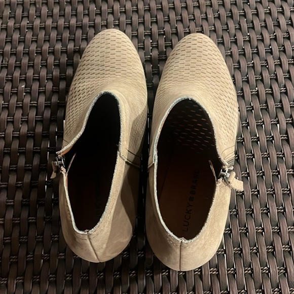 LUCKY BRAND | Brielly Tan Ankle Bootie Perforated Leather 9 - Picture 4 of 10